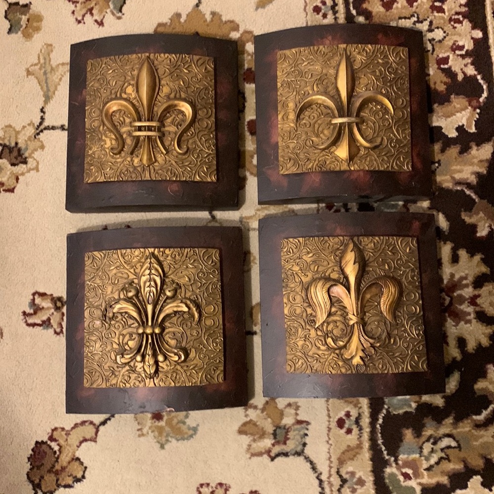 Fleur-de-lis Wall Decor